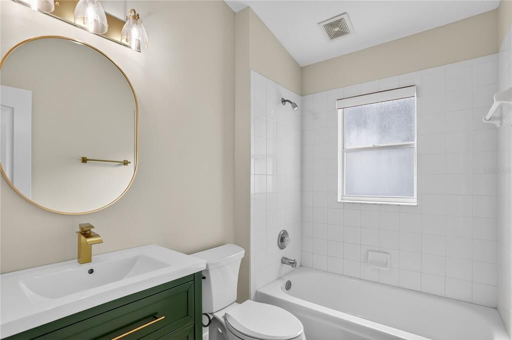 Под контрактом: $378,000 (3 спален, 2 ванн, 1696 Квадратных фут)