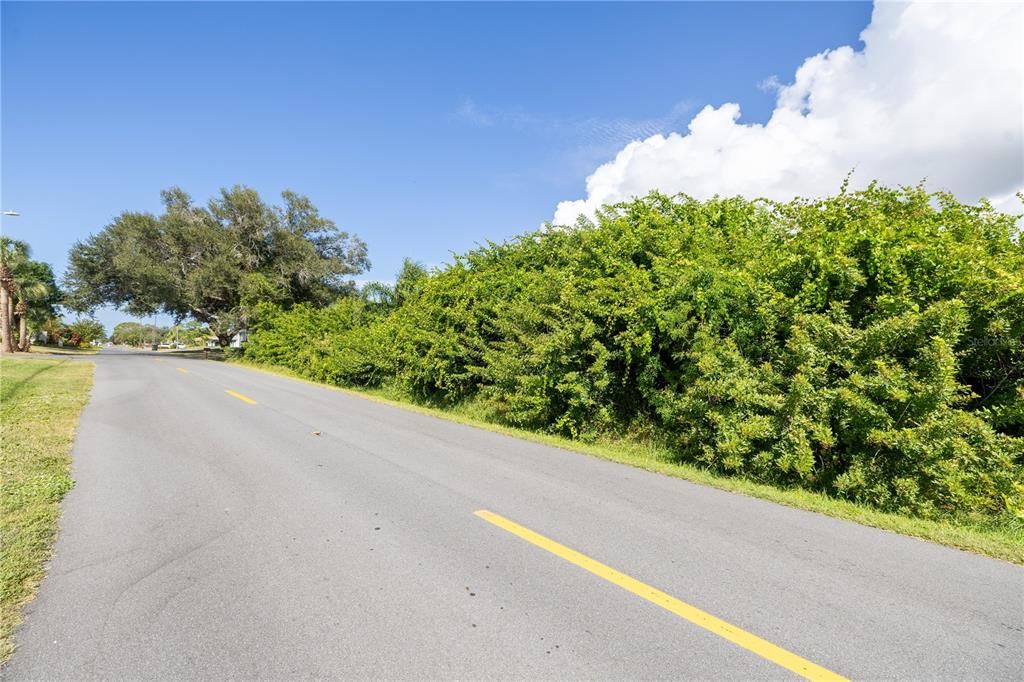 待售: $120,000 (0.28 acres)