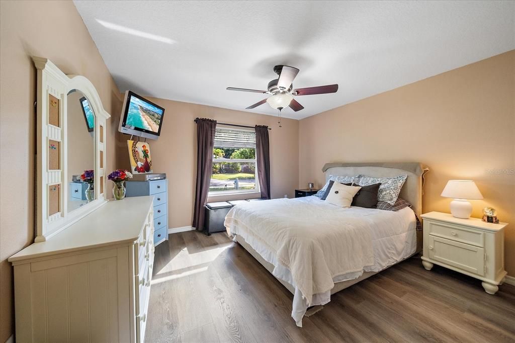 Active With Contract: $450,000 (3 beds, 2 baths, 1408 Square Feet)