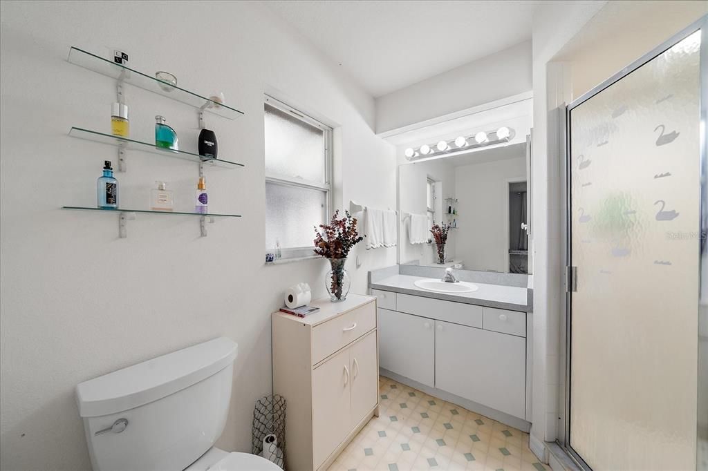 Active With Contract: $450,000 (3 beds, 2 baths, 1408 Square Feet)