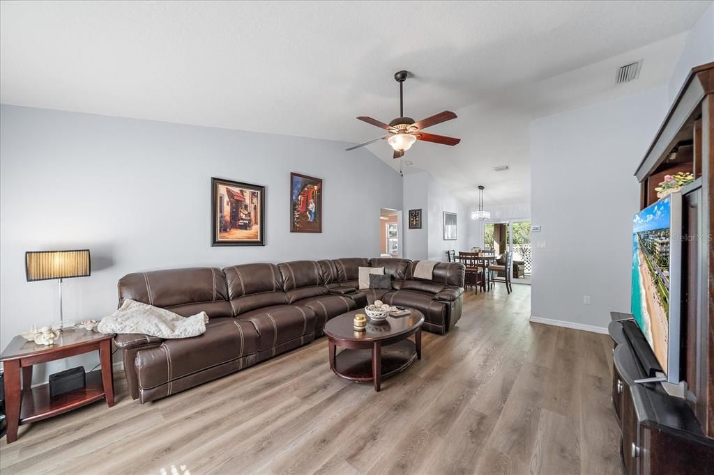 Active With Contract: $450,000 (3 beds, 2 baths, 1408 Square Feet)