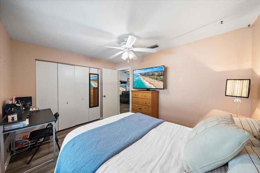 Active With Contract: $450,000 (3 beds, 2 baths, 1408 Square Feet)