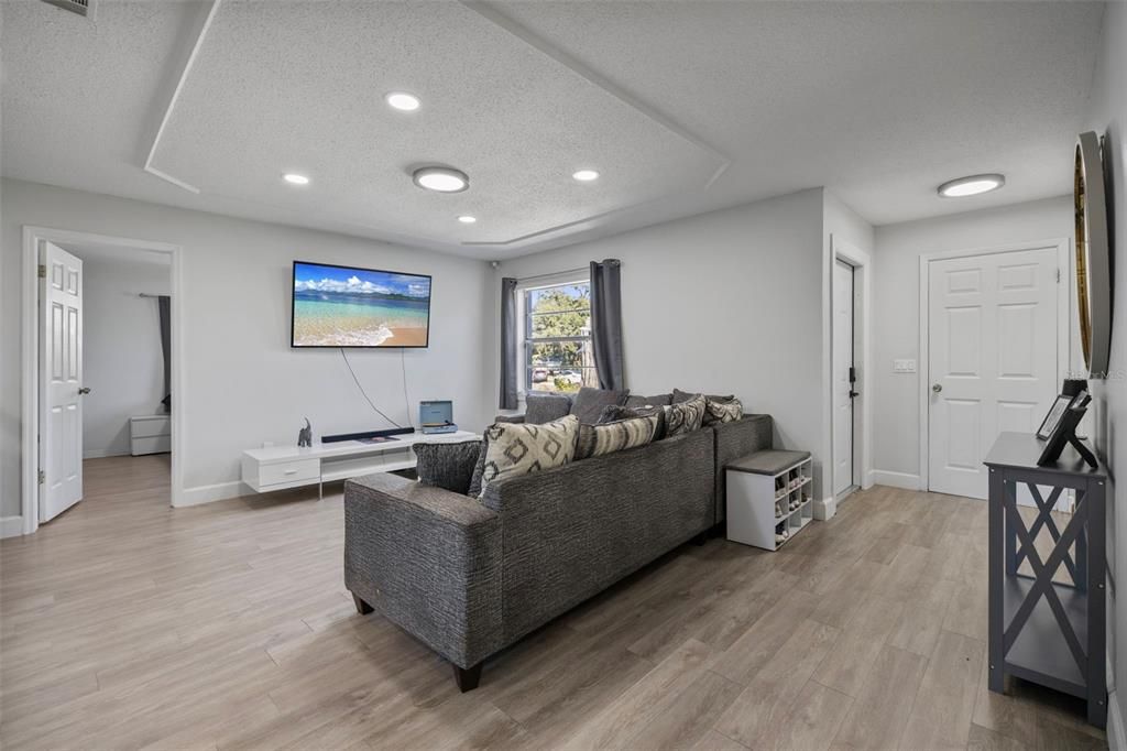 For Sale: $310,000 (3 beds, 2 baths, 1132 Square Feet)