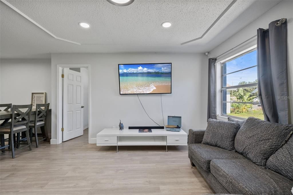 For Sale: $310,000 (3 beds, 2 baths, 1132 Square Feet)