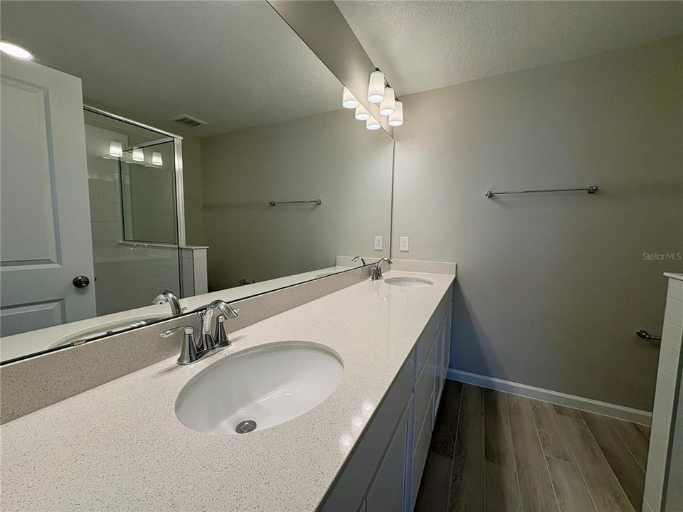 For Rent: $2,350 (3 beds, 2 baths, 1379 Square Feet)