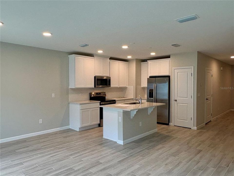 For Rent: $2,350 (3 beds, 2 baths, 1379 Square Feet)