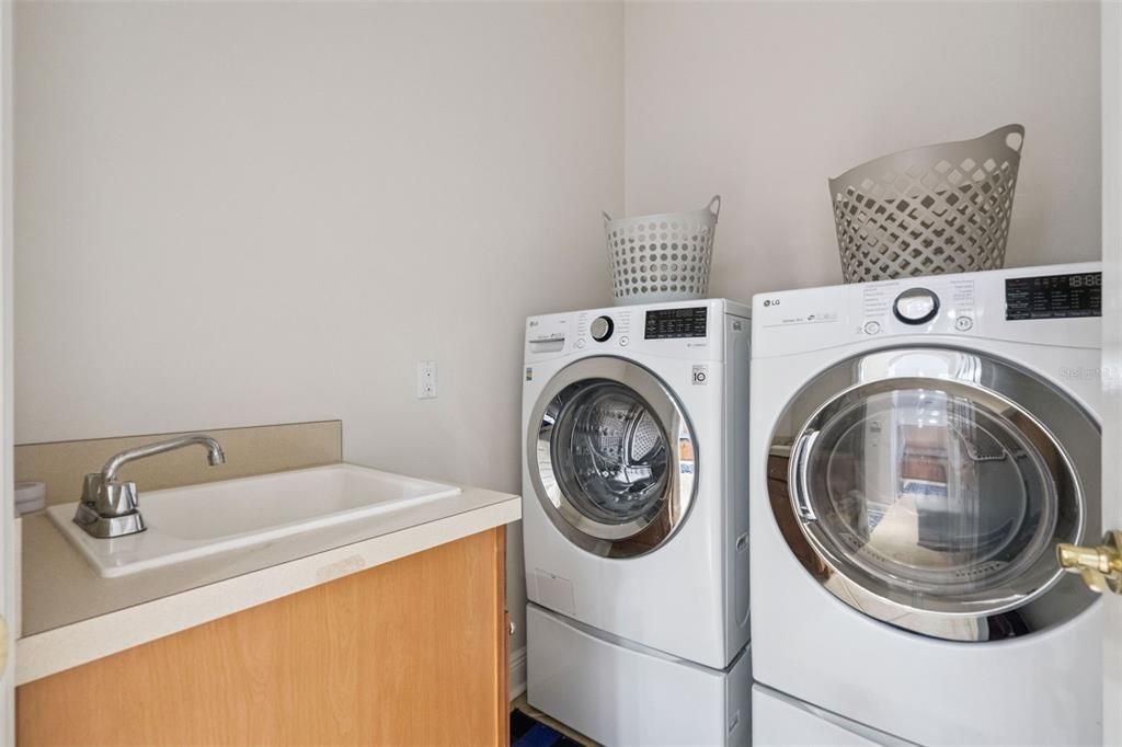 Active With Contract: $820,000 (4 beds, 4 baths, 3365 Square Feet)