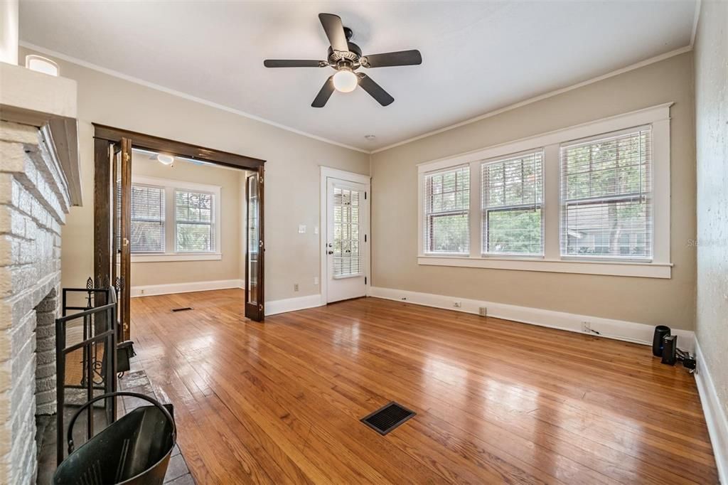 For Rent: $1,775 (2 beds, 1 baths, 984 Square Feet)