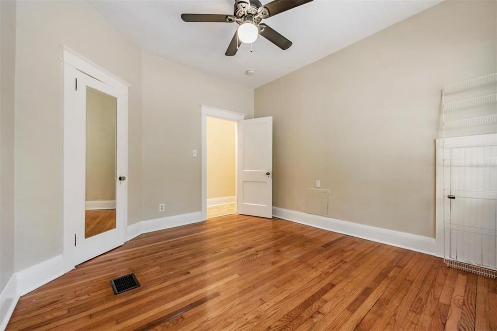 For Rent: $1,775 (2 beds, 1 baths, 984 Square Feet)