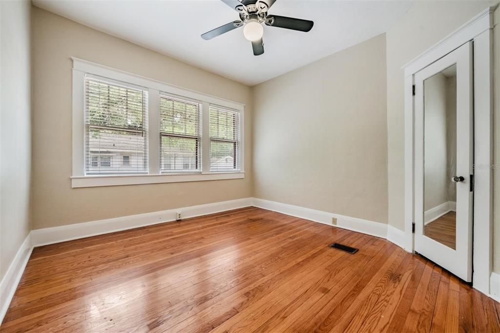 For Rent: $1,775 (2 beds, 1 baths, 984 Square Feet)