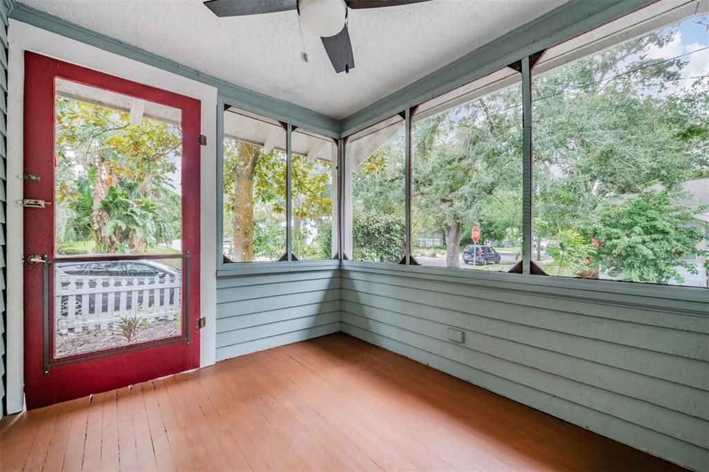 For Rent: $1,775 (2 beds, 1 baths, 984 Square Feet)