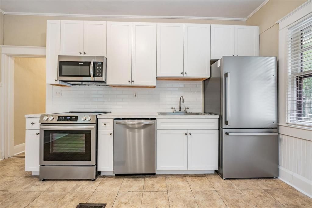 For Rent: $1,775 (2 beds, 1 baths, 984 Square Feet)