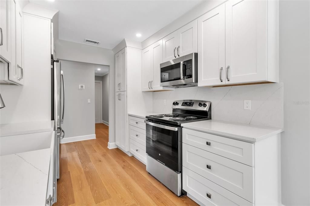 Под контрактом: $1,300,000 (3 спален, 2 ванн, 1511 Квадратных фут)