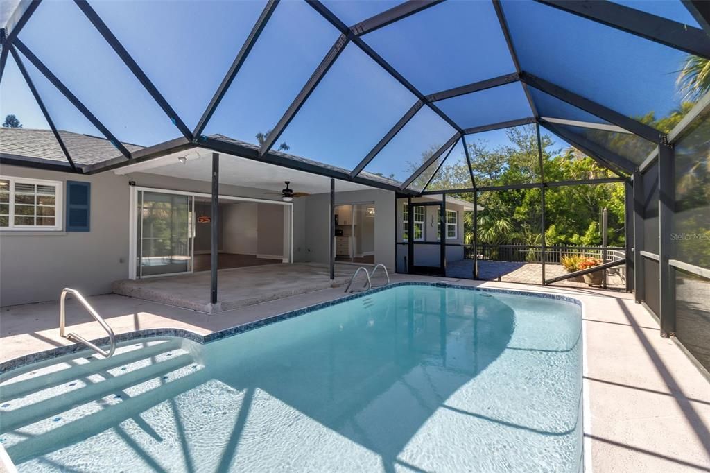 Под контрактом: $1,300,000 (3 спален, 2 ванн, 1511 Квадратных фут)