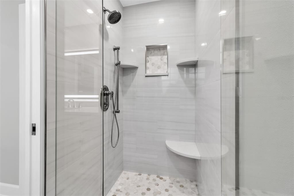 Под контрактом: $1,300,000 (3 спален, 2 ванн, 1511 Квадратных фут)