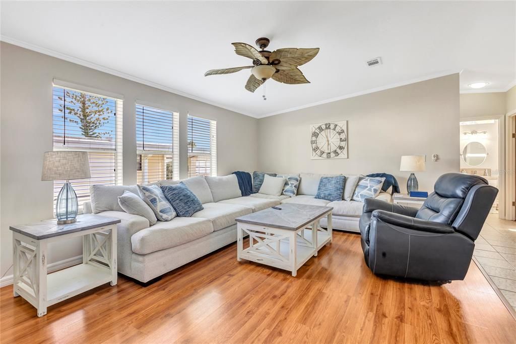 For Sale: $210,000 (3 beds, 2 baths, 1404 Square Feet)