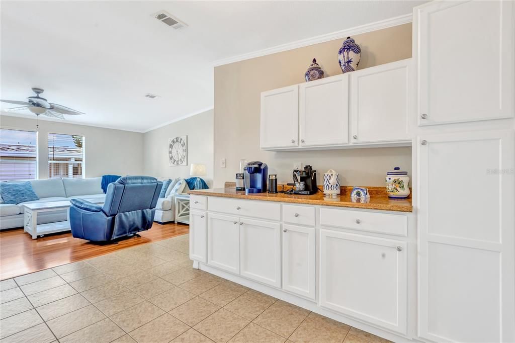 For Sale: $210,000 (3 beds, 2 baths, 1404 Square Feet)