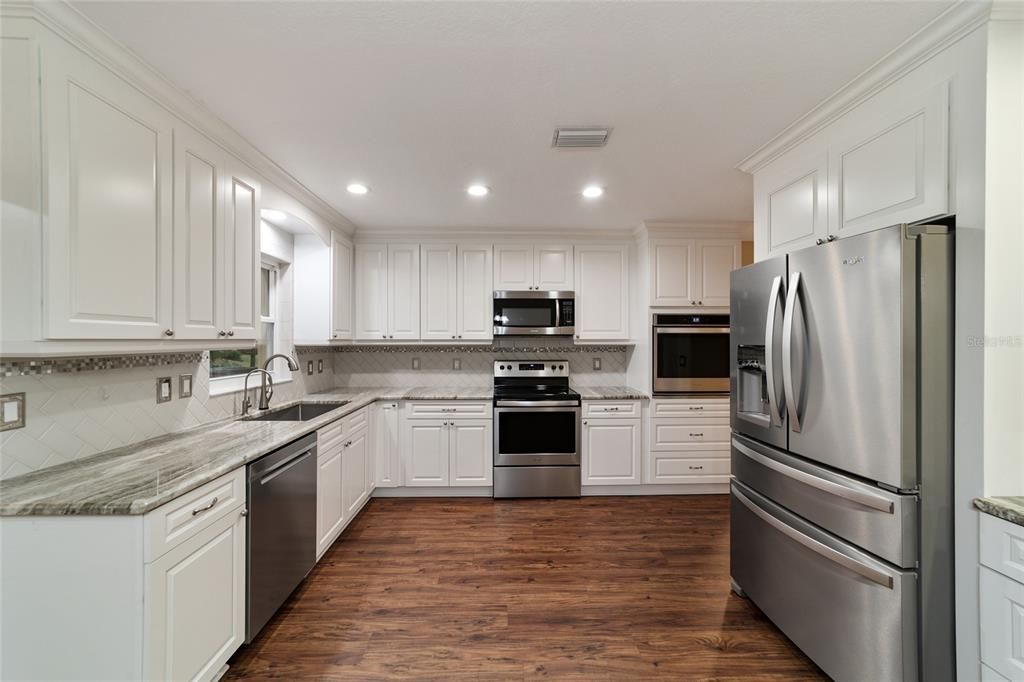 For Sale: $254,900 (2 beds, 2 baths, 1891 Square Feet)