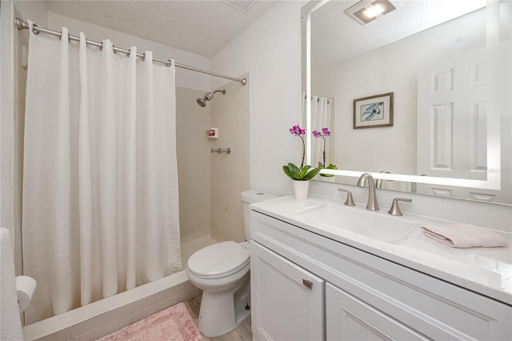 合同活跃: $2,100 (3 贝兹, 2 浴室, 1015 平方英尺)