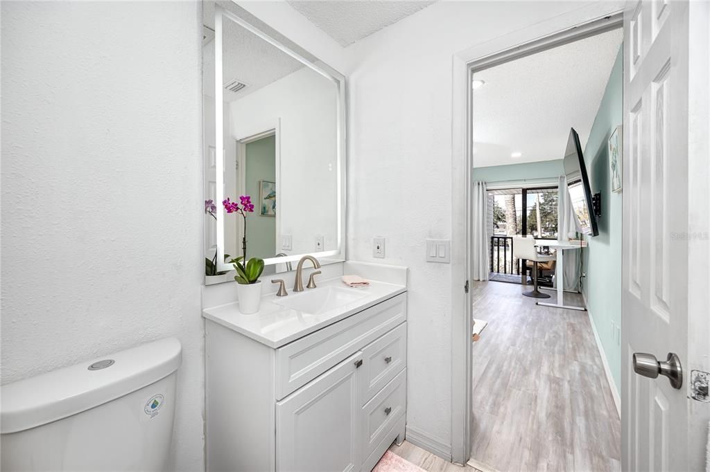 合同活跃: $2,100 (3 贝兹, 2 浴室, 1015 平方英尺)