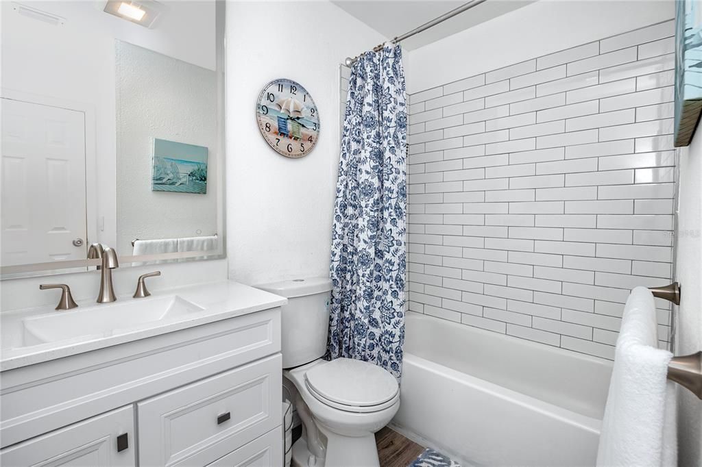 合同活跃: $2,100 (3 贝兹, 2 浴室, 1015 平方英尺)