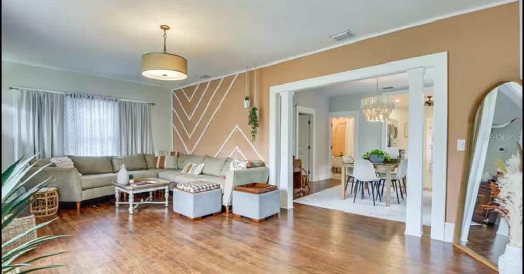 For Sale: $549,000 (3 beds, 3 baths, 1456 Square Feet)