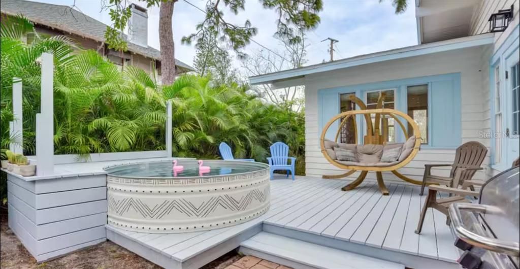 For Sale: $549,000 (3 beds, 3 baths, 1456 Square Feet)