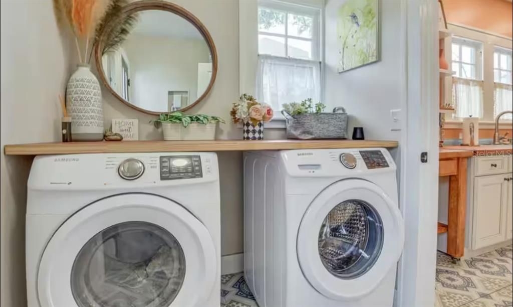 For Sale: $549,000 (3 beds, 3 baths, 1456 Square Feet)