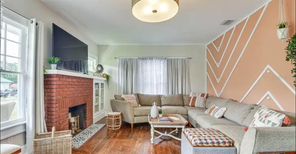 For Sale: $549,000 (3 beds, 3 baths, 1456 Square Feet)