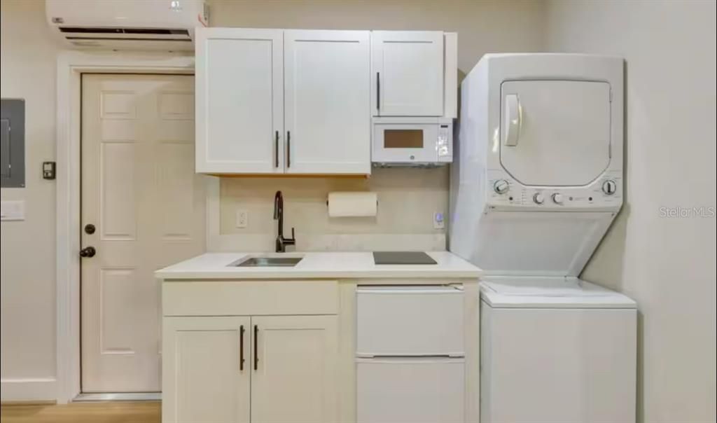 For Sale: $549,000 (3 beds, 3 baths, 1456 Square Feet)