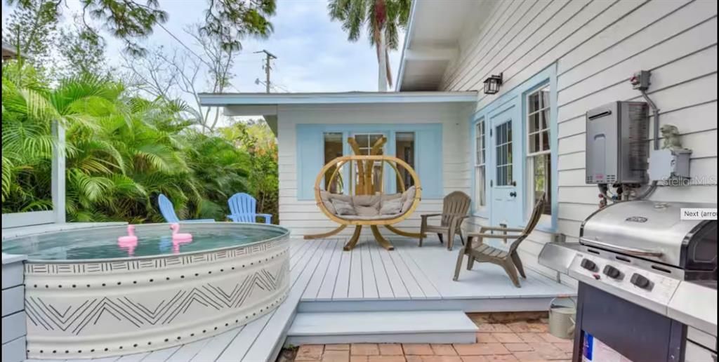 For Sale: $549,000 (3 beds, 3 baths, 1456 Square Feet)