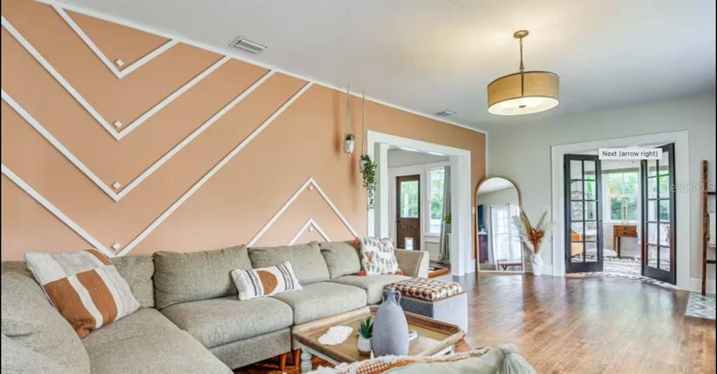 For Sale: $549,000 (3 beds, 3 baths, 1456 Square Feet)