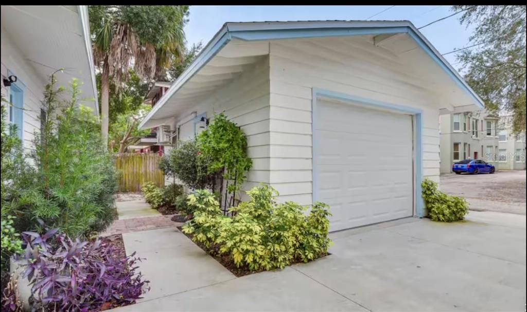 For Sale: $549,000 (3 beds, 3 baths, 1456 Square Feet)