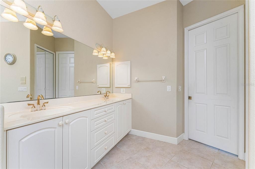 Active With Contract: $875,000 (3 beds, 2 baths, 3038 Square Feet)