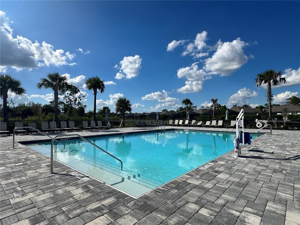 For Sale: $345,000 (4 beds, 3 baths, 2032 Square Feet)