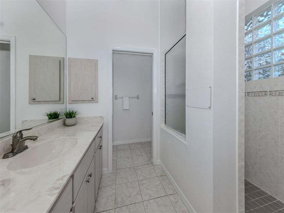 For Sale: $375,000 (2 beds, 2 baths, 1797 Square Feet)