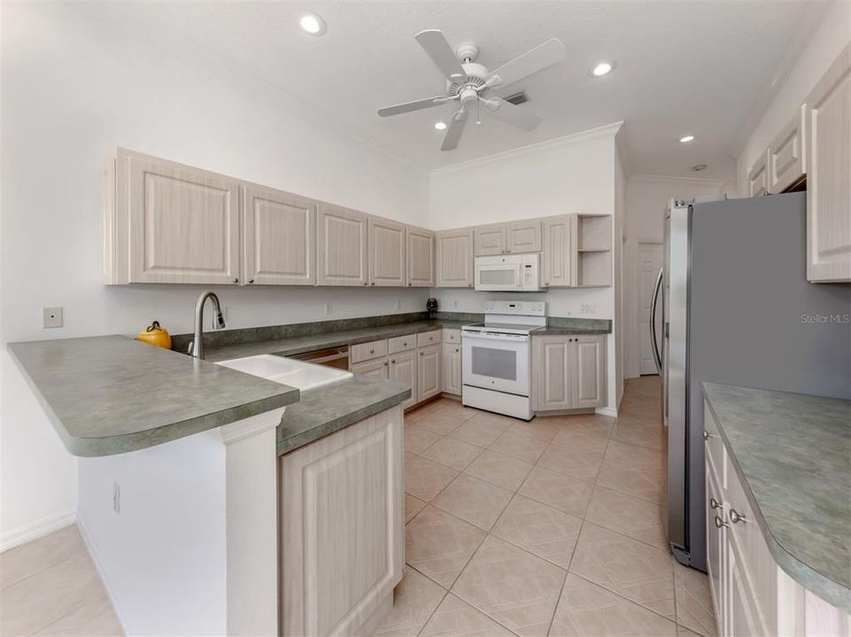 For Sale: $375,000 (2 beds, 2 baths, 1797 Square Feet)