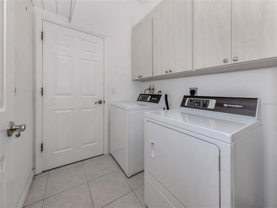 For Sale: $375,000 (2 beds, 2 baths, 1797 Square Feet)