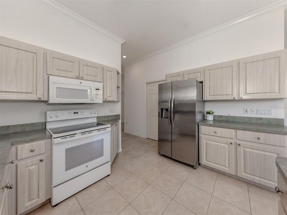 For Sale: $375,000 (2 beds, 2 baths, 1797 Square Feet)