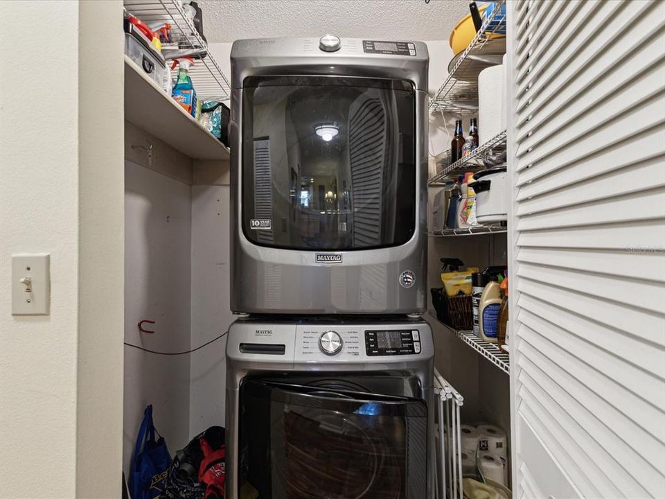 Active With Contract: $229,900 (2 beds, 2 baths, 1245 Square Feet)