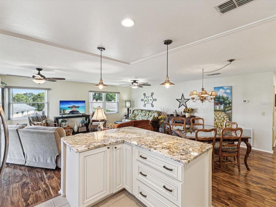 Active With Contract: $229,900 (2 beds, 2 baths, 1245 Square Feet)