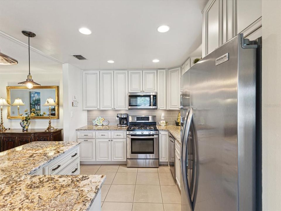 Active With Contract: $229,900 (2 beds, 2 baths, 1245 Square Feet)
