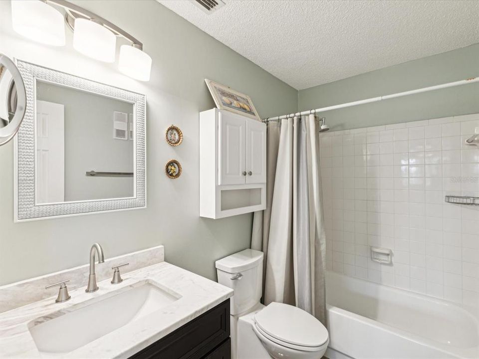 Active With Contract: $229,900 (2 beds, 2 baths, 1245 Square Feet)