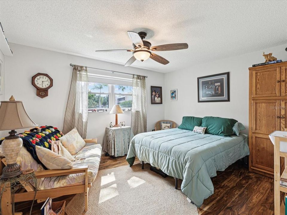 Active With Contract: $229,900 (2 beds, 2 baths, 1245 Square Feet)