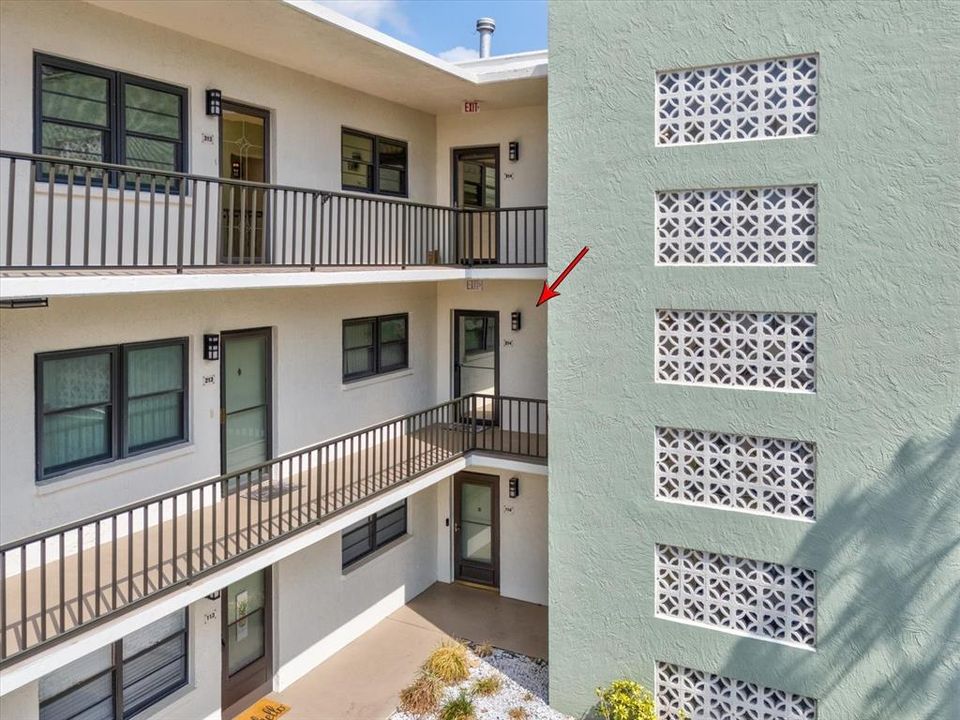 Active With Contract: $229,900 (2 beds, 2 baths, 1245 Square Feet)