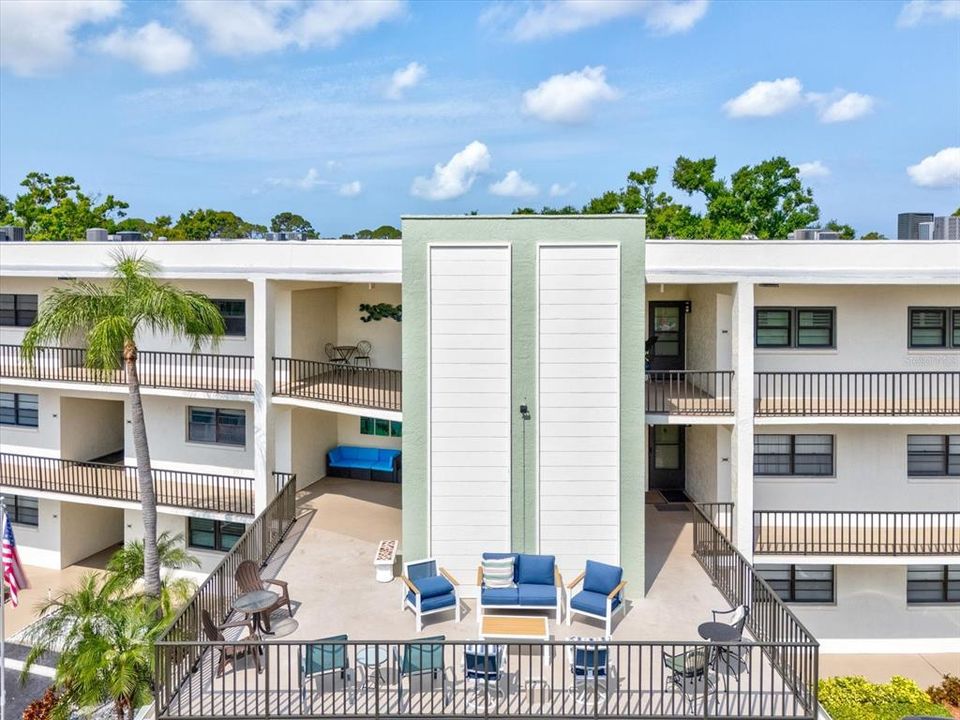 Active With Contract: $229,900 (2 beds, 2 baths, 1245 Square Feet)