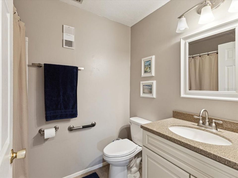 Active With Contract: $229,900 (2 beds, 2 baths, 1245 Square Feet)