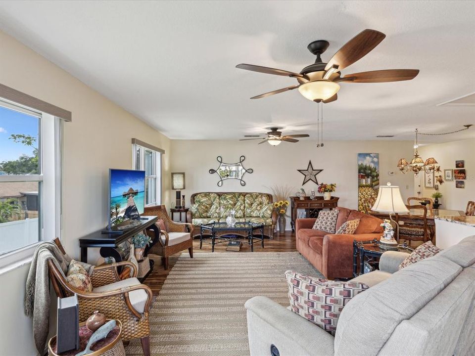 Active With Contract: $229,900 (2 beds, 2 baths, 1245 Square Feet)