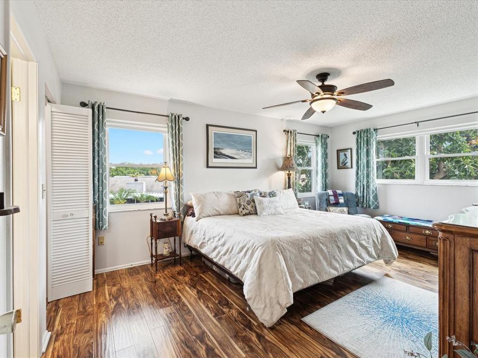 Active With Contract: $229,900 (2 beds, 2 baths, 1245 Square Feet)