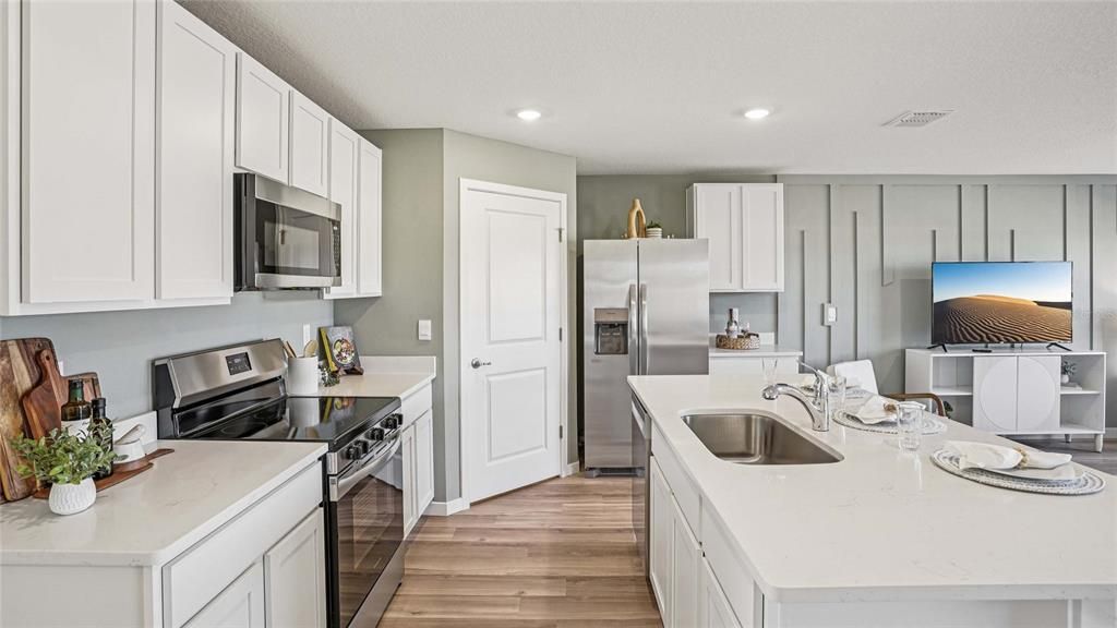 Active With Contract: $259,990 (3 beds, 2 baths, 1328 Square Feet)